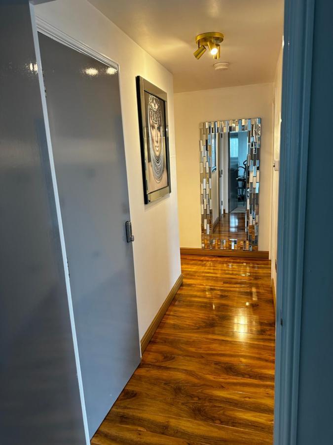 Two Bed Apartment With Balcony Slough,Windsor,Legoland Екстер'єр фото