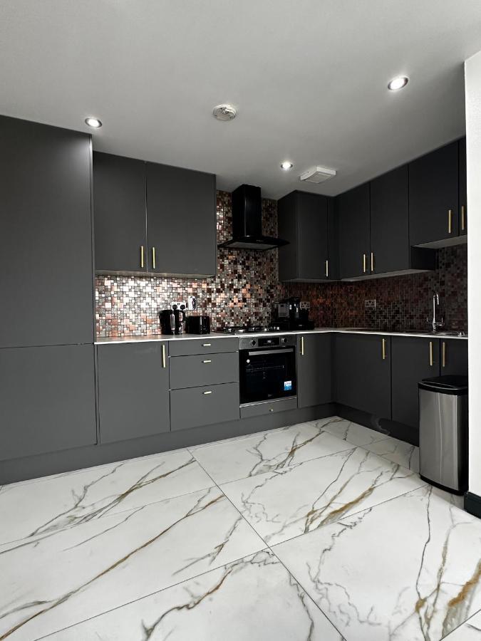 Two Bed Apartment With Balcony Slough,Windsor,Legoland Екстер'єр фото