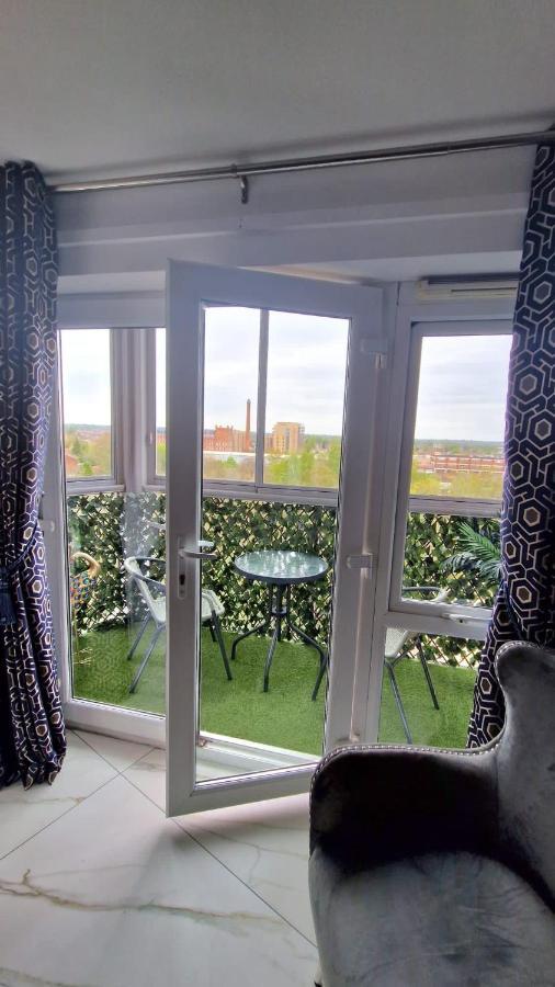 Two Bed Apartment With Balcony Slough,Windsor,Legoland Екстер'єр фото