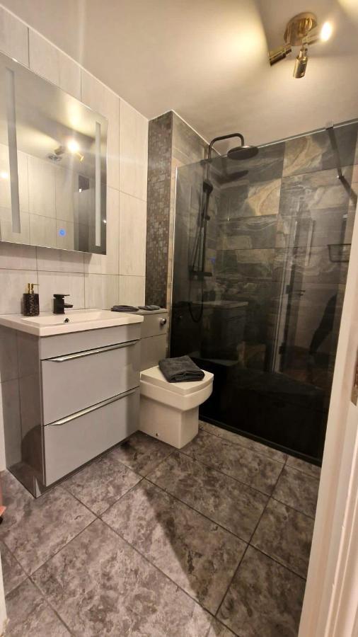 Two Bed Apartment With Balcony Slough,Windsor,Legoland Екстер'єр фото