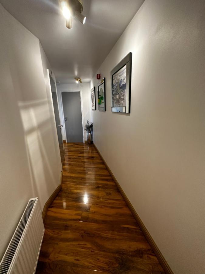 Two Bed Apartment With Balcony Slough,Windsor,Legoland Екстер'єр фото