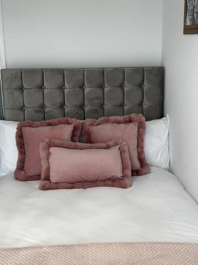 Two Bed Apartment With Balcony Slough,Windsor,Legoland Екстер'єр фото