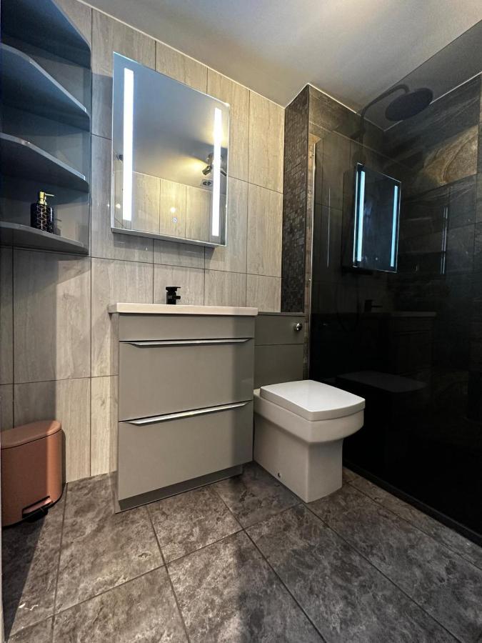 Two Bed Apartment With Balcony Slough,Windsor,Legoland Екстер'єр фото